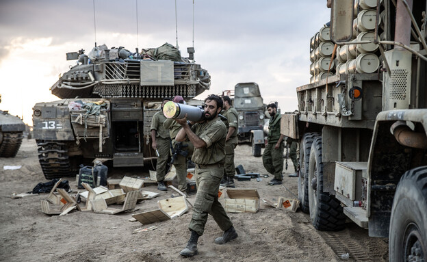 חיילים בקיבוץ ברעם בעוטף עזה (צילום: Anadolu Agency, GETTYIMAGES)
