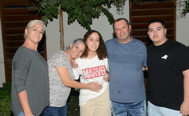 אורי מגידיש ששוחררה מעזה עם משפחתה (צילום: דוברות השב"כ)