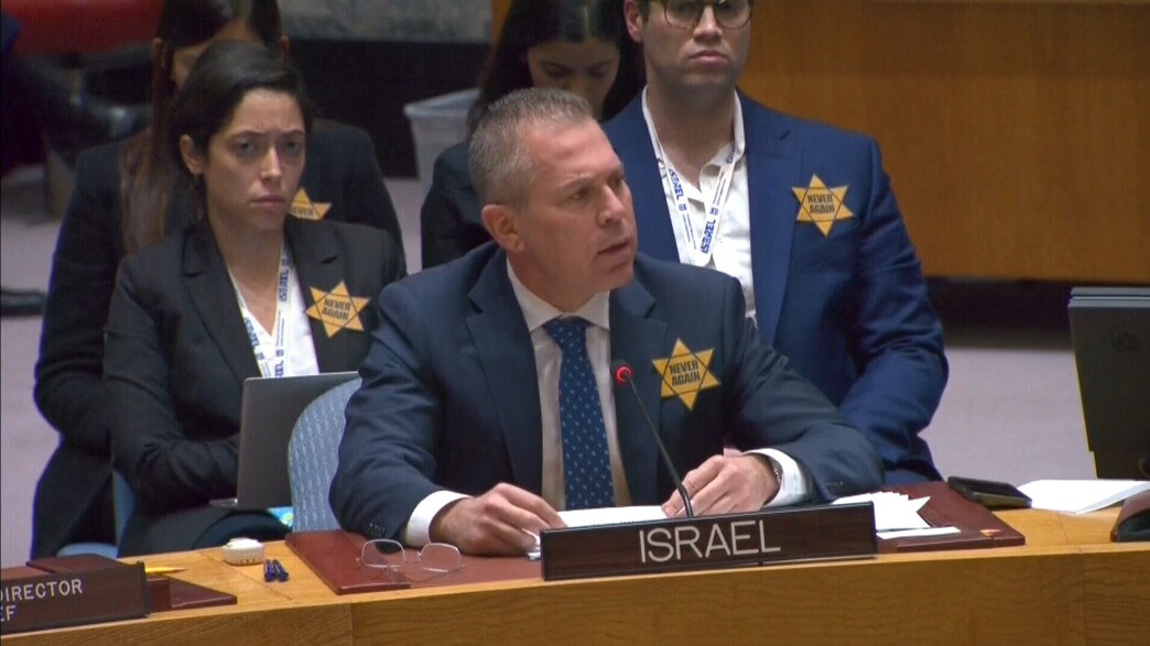 ארדן עונד טלאי צהוב בעצרת הביטחון באו"ם