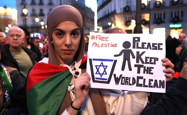 הפגנה פרו פלסטינית ספרד מדריד אנטישמיות (צילום: PIERRE-PHILIPPE MARCOU, getty images)