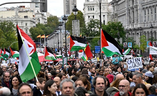 הפגנה פרו פלסטינית ספרד מדריד (צילום: 	JAVIER SORIANO , getty images)