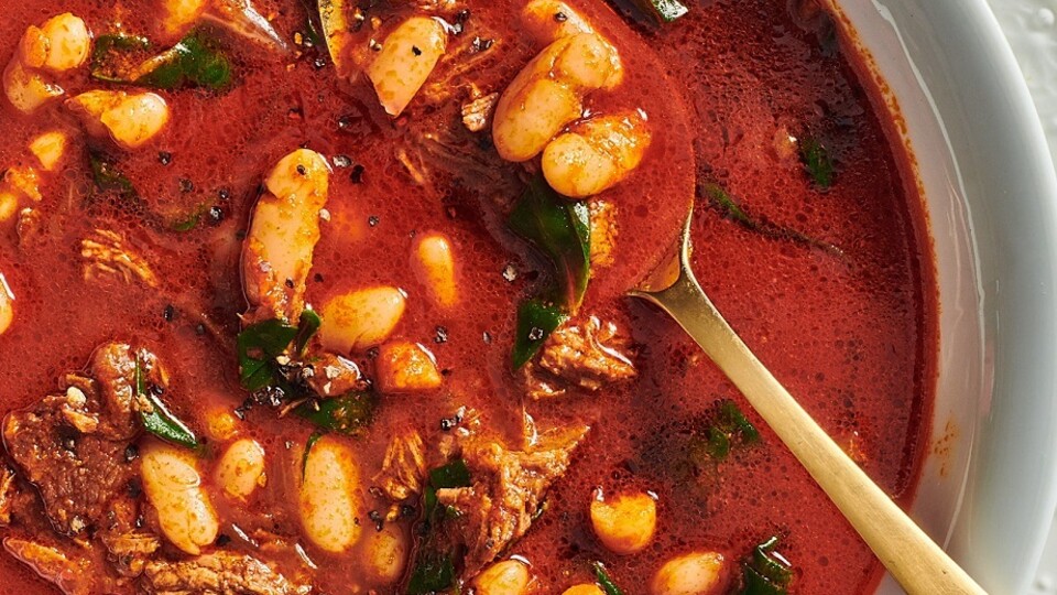 מרק שעועית (צילום: נמרוד סונדרס, "לכבוד שבת קודש", הוצאה פרטית, רון יוחננוב תוכן והפקות בע"מ)