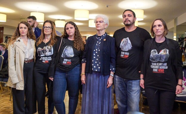 השגרירה בספרד בפגישה עם בני משפחות החטופים