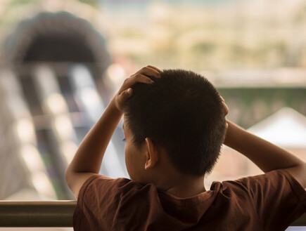 ילד עצוב  (צילום: By Dafna A.meron, shutterstock)