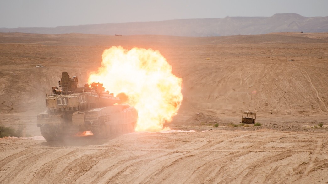 טנק מרכבה סימן 4 מוביל את הכוחות בעזה