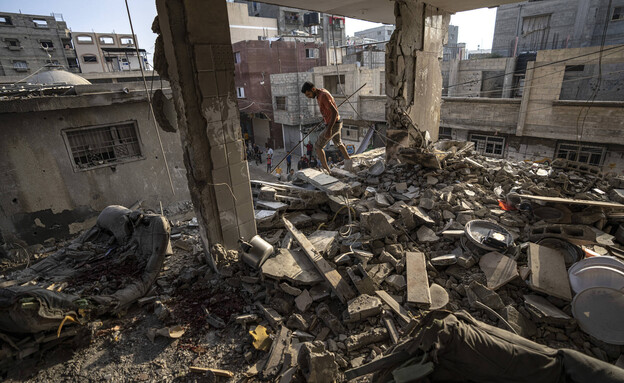 ההרס לאחר התקיפות הישראליות בח'אן יונס (צילום: ap)