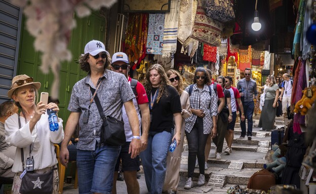 תיירים בעיר העתיקה בירושלים (צילום: אוליביה פיטוסי , פלאש 90)