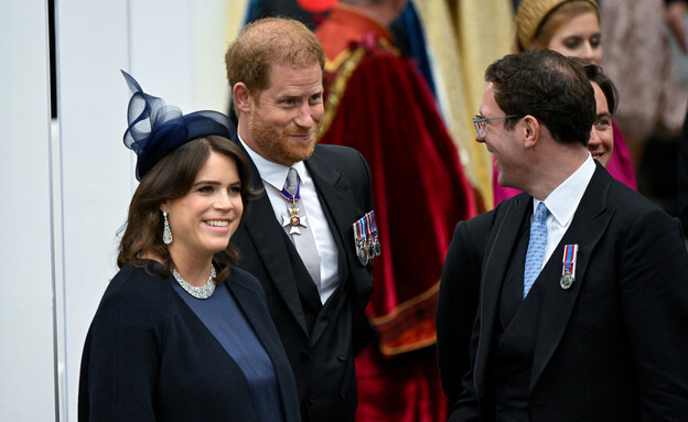 הנסיך הארי עם הנסיכה יוג'יני ובעלה ג'ק ברוקסבנק (צילום: 	WPA Pool , getty images)