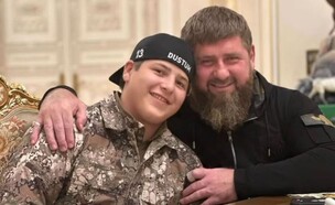 נשיא צ'צ'ניה, רמזן קדירוב ובנו בן ה-15, אדם (צילום: מתוך הרשתות החברתיות לפי סעיף 27א' לחוק זכויות יוצרים)