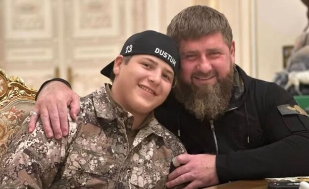 נשיא צ'צ'ניה, רמזן קדירוב ובנו בן ה-15, אדם (צילום: מתוך הרשתות החברתיות לפי סעיף 27א' לחוק זכויות יוצרים)