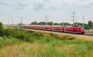 מרכז הנדלן - רכבת בש (צילום: depositphotos)