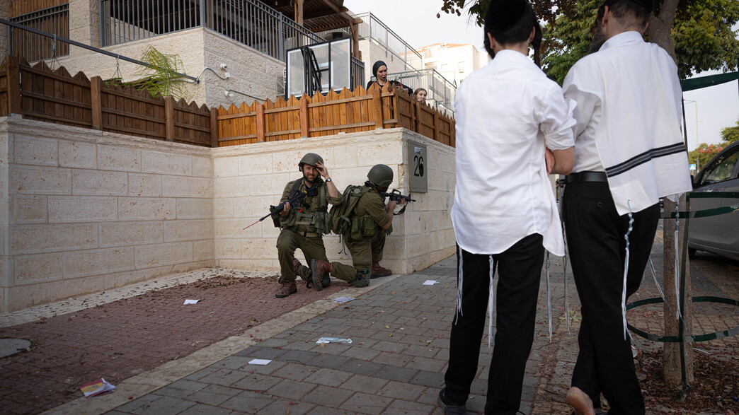 חרדים לצד לוחמי צה"ל במילואים בבית"ר עילית