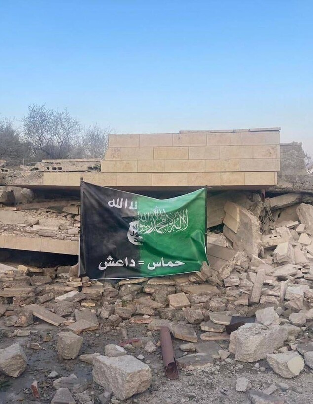 "חמאס = דאעש": השלט שנתלה על הריסות ביתו של אל-עאר
