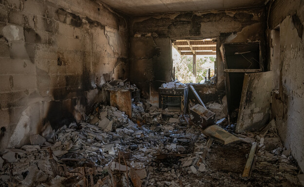 הרס וחורבן בבית בניר עוז (צילום: אריק מרמור, פלאש 90)
