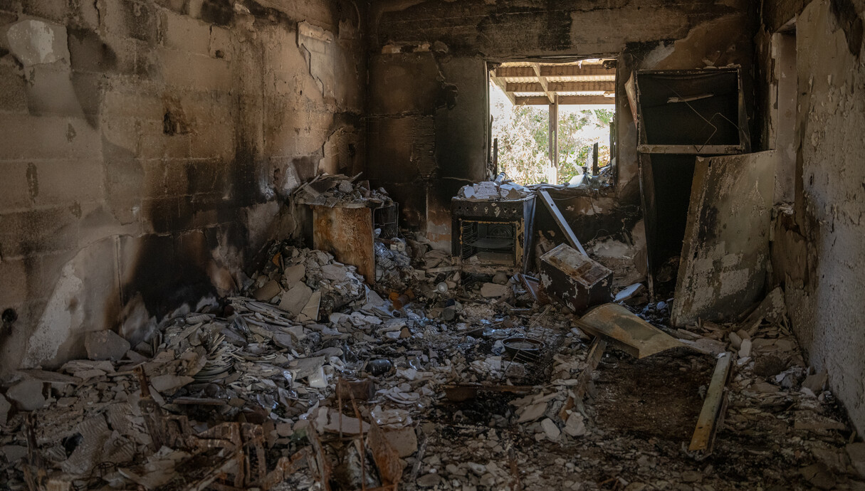הרס וחורבן בבית בניר עוז (צילום: אריק מרמור, פלאש 90)
