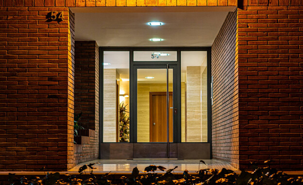 דלת כניסה לבניין מגורים, לובי כניסה