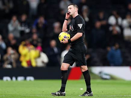 בכלל יום עמוס בעבודה למייקל אוליבר וצוותו (GETTY)