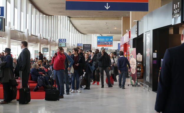 נמל התעופה שארל דה גול פריז צרפת (צילום: gallofilm, shutterstock)