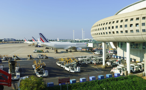 מטוס אייר פראנס נמל התעופה שארל דה גול פריז צרפת  (צילום: Sorbis, shutterstock)