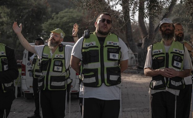 שמעון גבאי מתנדב בקיבוצים
