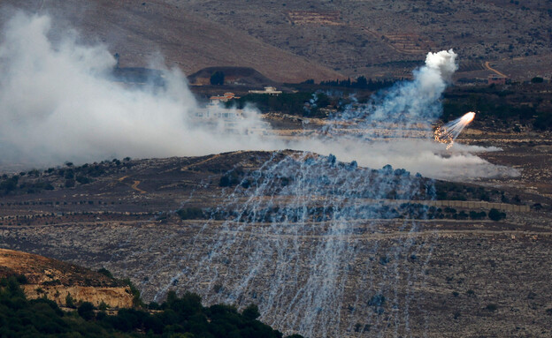 עשן מיתמר בגבול לבנון (צילום: רויטרס)