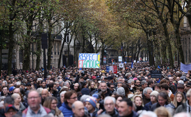 מפגינים נגד האנטישמיות בצרפת (צילום: רויטרס)