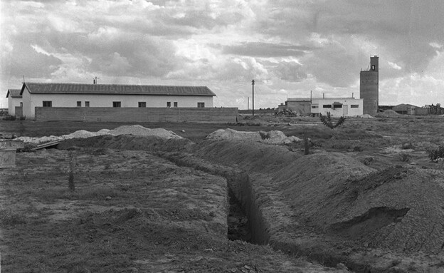 קיבוץ נחל עוז 1956 (צילום: פאול גולדמן מוזיאון ארץ ישראל תל אביב)