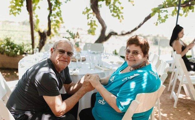חזי שגב עם אשתו איריסב ז"ל (צילום: באדיבות המשפחה)
