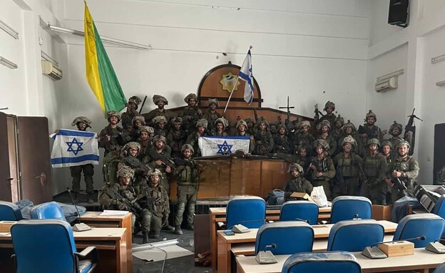 חיילי גולני בפרלמנט חמאס בעזה