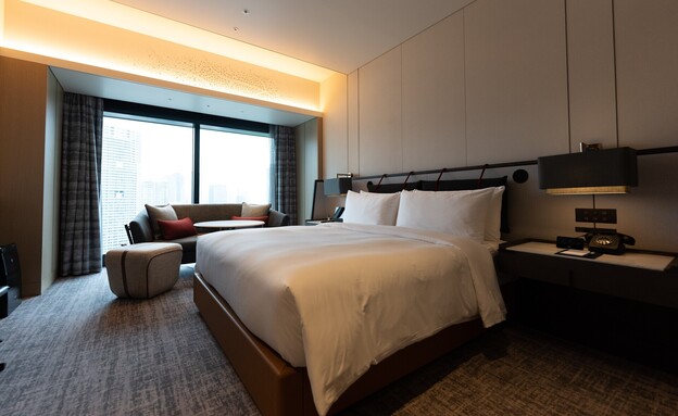חדר מלון יוקרה (צילום: Yusei, shutterstock)