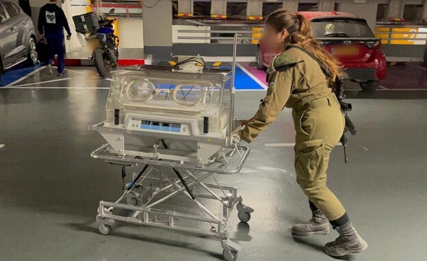 העברת אינקובטורים מבית חולים ישראלי לבית חולים שיפ (צילום: דובר צה"ל)