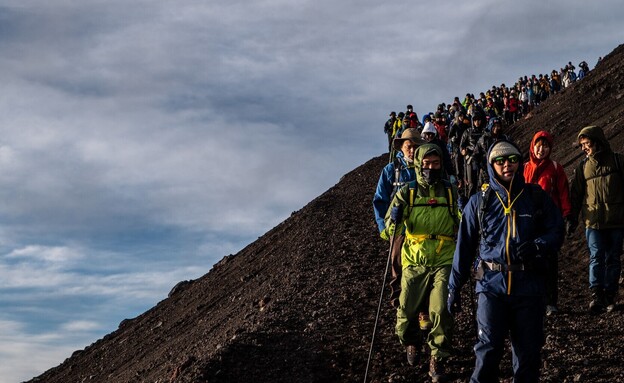 מטיילים הר פוג'י (צילום: 	PHILIP FONG, getty images)