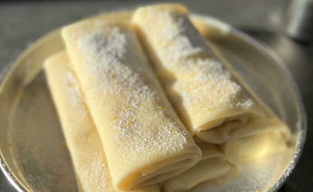 בלינצ'ס גבינה ושוקולד לבן (צילום: עדי קלינהופר, mako אוכל)