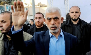 מנהיג חמאס יחיא סינוואר ברצועת עזה (צילום: Yousef Masoud/SOPA Images/LightRocket via Getty Images)