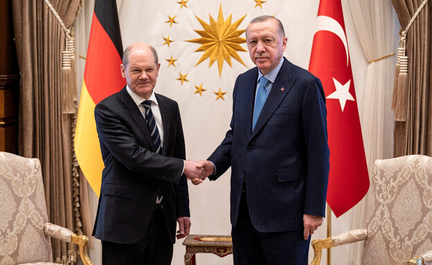 נשיא טורקיה ארדואן וקנצלר גרמניה שולץ בפגישה במרץ (צילום: רויטרס)