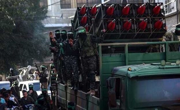  תהלוכת ראווה של חמאס ברצועת עזה (צילום: Yousef Masoud, Associated Press)