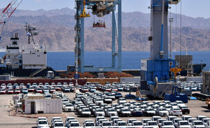מכוניות בנמל אילת (צילום: יהודה בן איטח, Flash90)