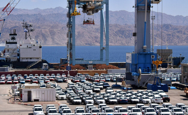 מכוניות בנמל אילת (צילום: יהודה בן איטח, Flash90)