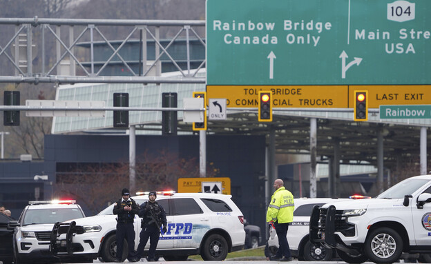 רכב התפוצץ בגבול ארה"ב - קנדה (צילום: AP)