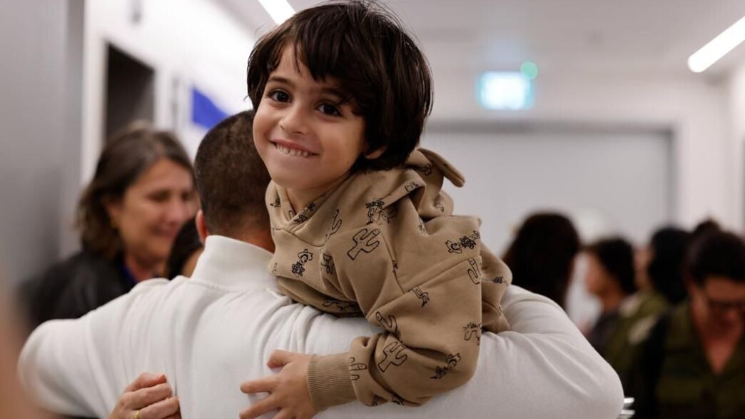 אוריה ברודץ בן ה-4 במפגש עם אביו אביחי