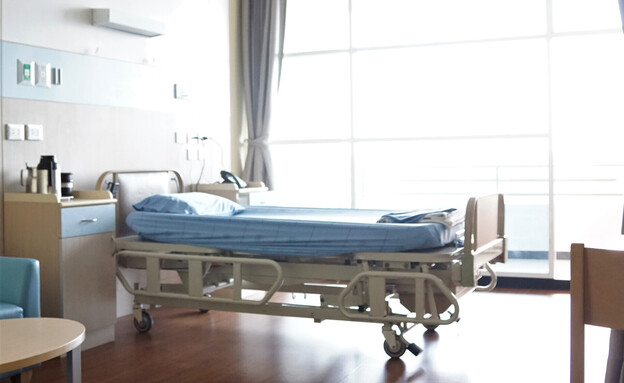 מיטה בחדר בבית חולים  (צילום: porjai kittawornrat, shutterstock)
