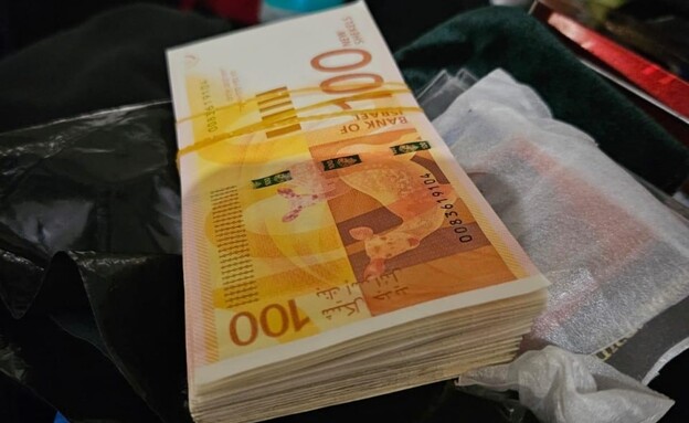 שטרות כסף (צילום: דוברות המשטרה)