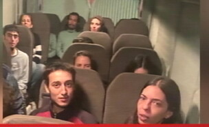 האוטובוס בשחרור החטופים