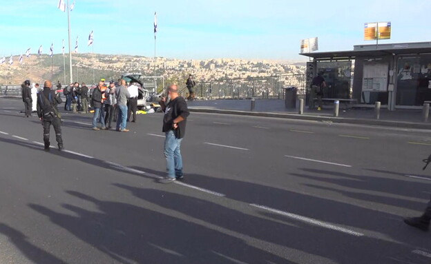 פיגוע ירי בכניסה לירושלים (צילום: N12)