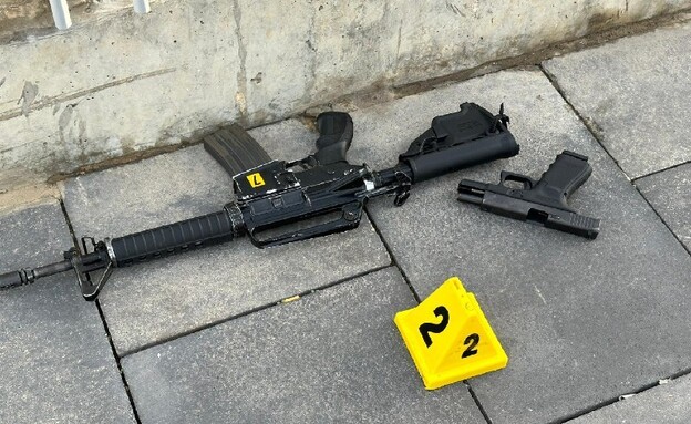 הנשק איתו ביצעו המחבלים את הירי (צילום: דוברות המשטרה)