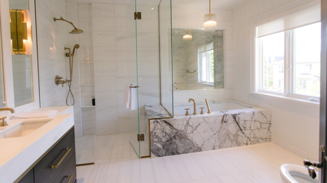 חדר רחצה עם מקלחון חדר רחצה עם מקלחון