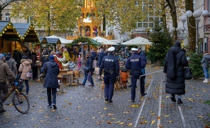 שוטר חג המולד שוק שטרסבורג גרמניה (צילום: Andre Engelhardt, shutterstock)