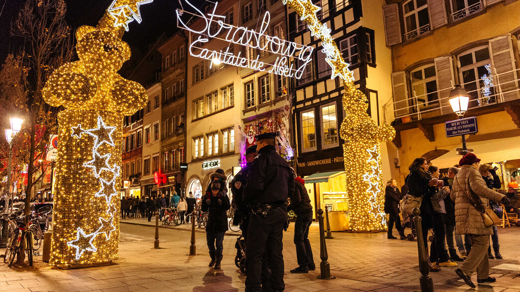 שוטר חג המולד שוק שטרסבורג צרפת (צילום: Hadrian, shutterstock)