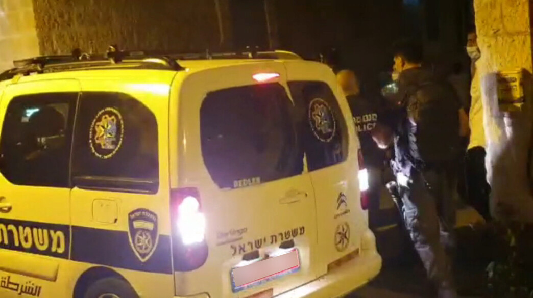תקיפת ניידת המשטרה שהגיע לזירת הרצח בירושלים