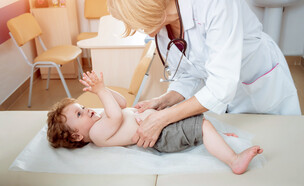 תינוק אצל הרופא (צילום: shutterstock)
